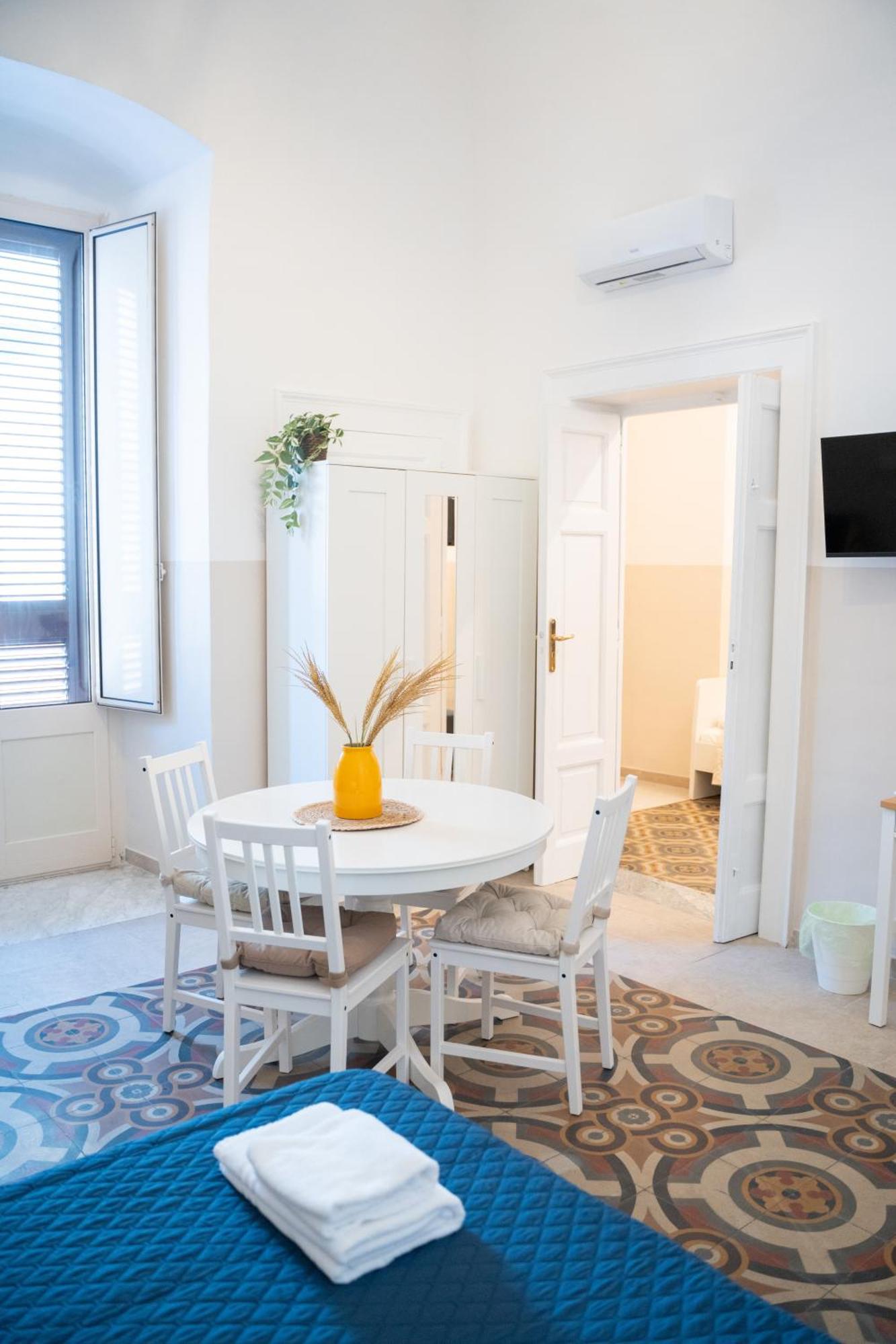 Principe Amedeo 93 Bed & Breakfast Bari Luaran gambar