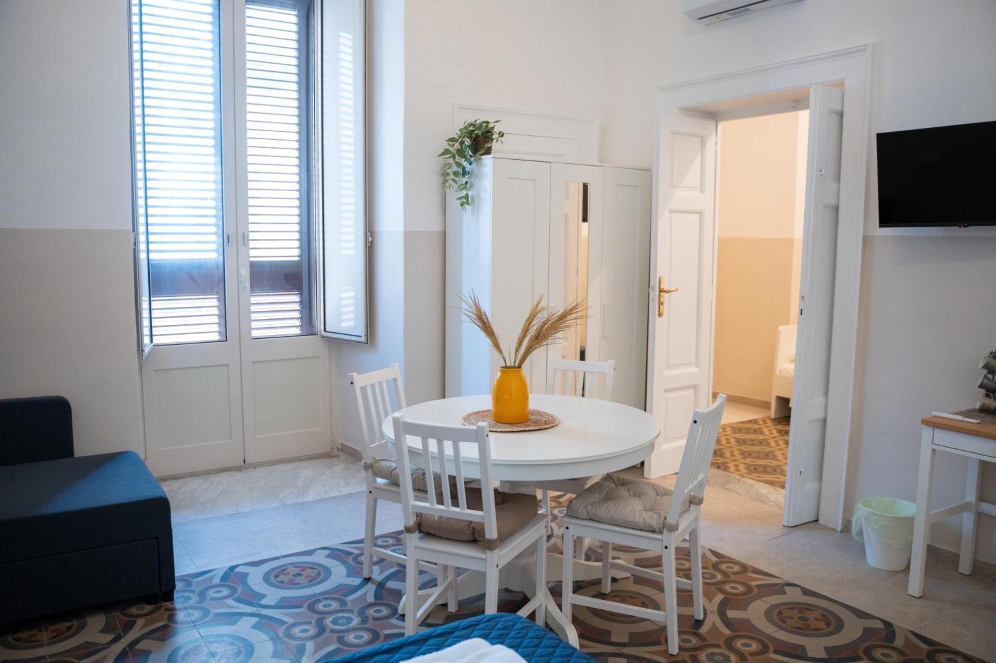 Principe Amedeo 93 Bed & Breakfast Bari Luaran gambar